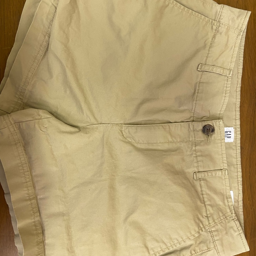 Size 10 gap khaki shorts